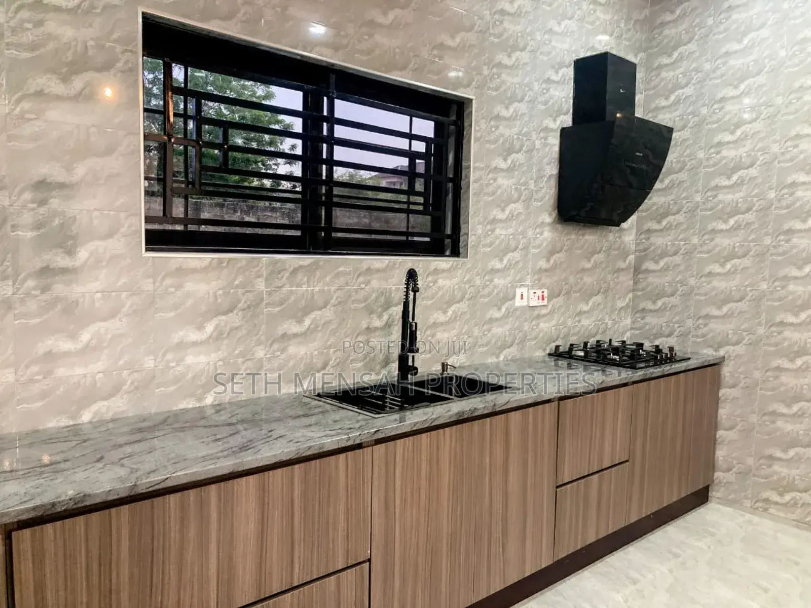 2bdrm Duplex in Accra Metropolitan for sale