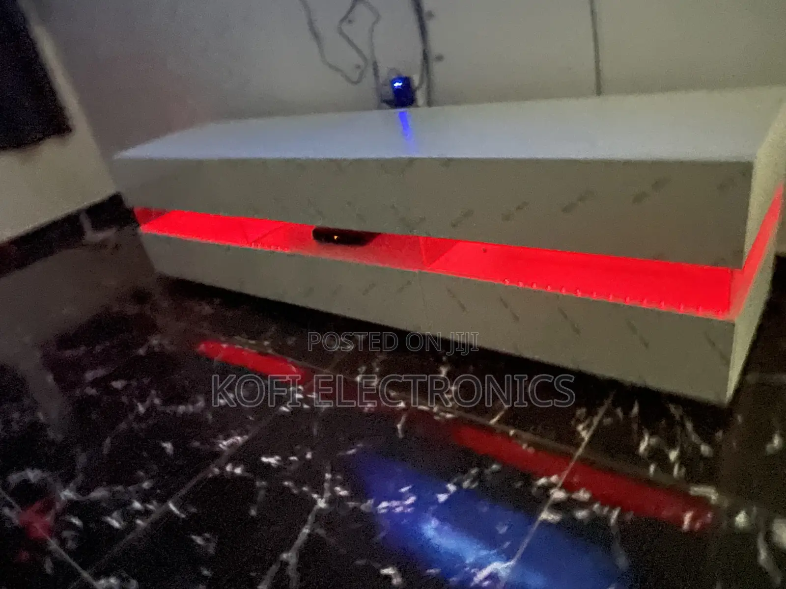 A Perfect Addition to Room~Tv Stand in White W/ Led Lighting