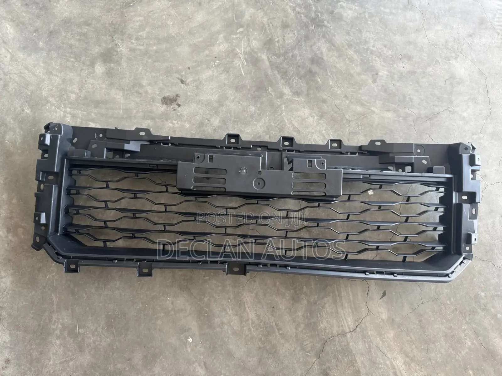Mitsubishi L200 Front Bumper Centre Grill 2019