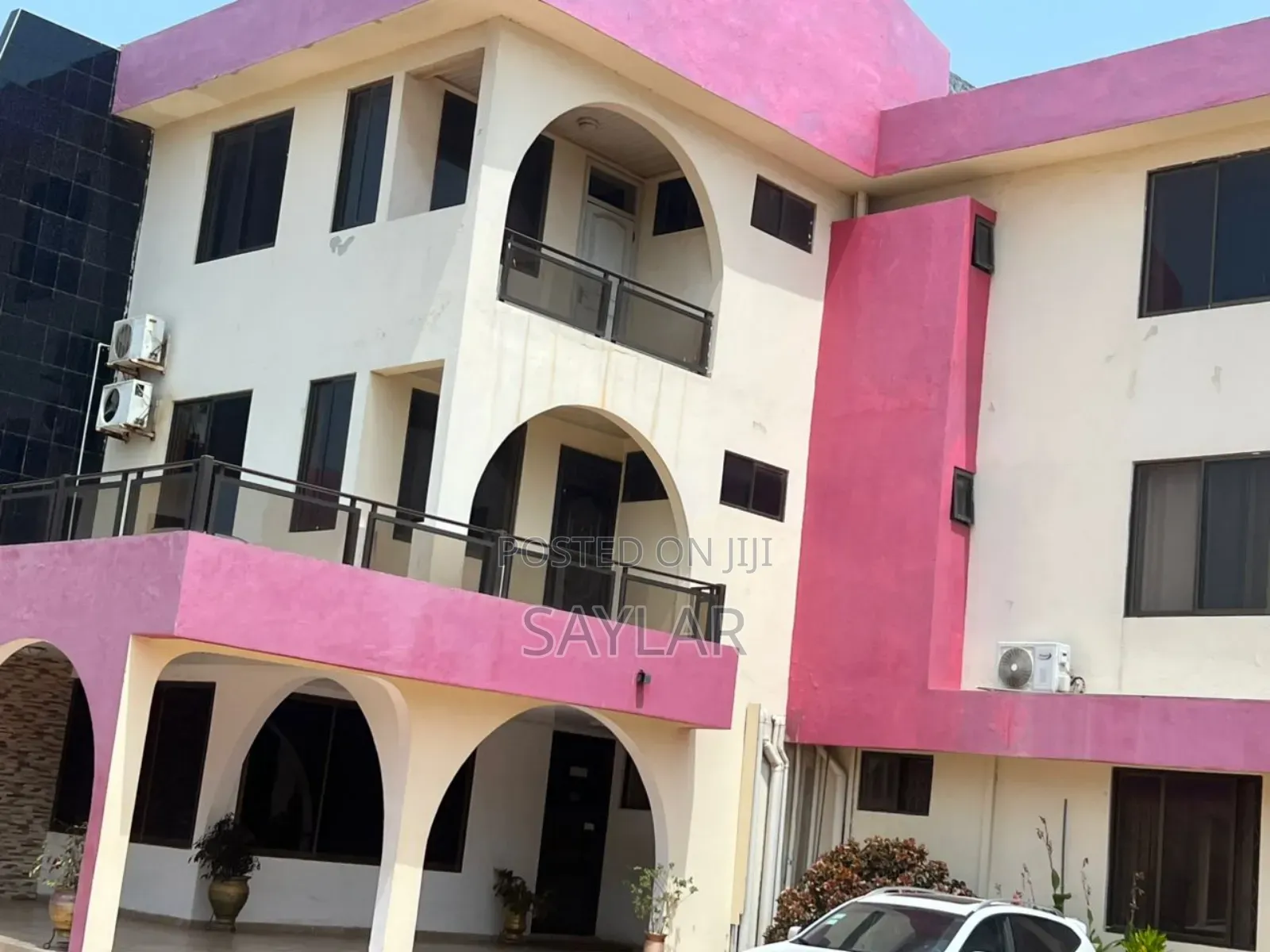 A Fairly Used Hotel on Hot Sale Tema Comm5