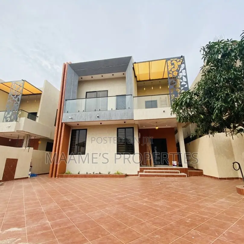 5bdrm Duplex in Oyarifa for sale