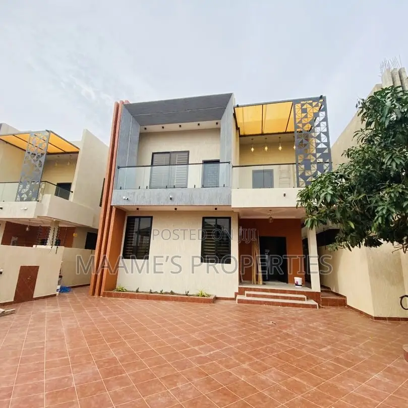 5bdrm Duplex in Oyarifa for sale