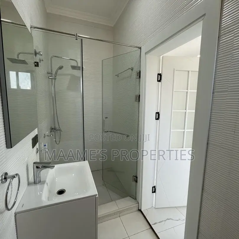 4bdrm Duplex in Airport Residential Area for sale