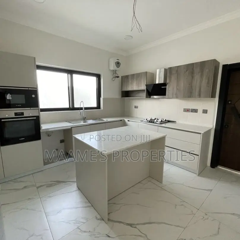 4bdrm Duplex in Airport Residential Area for sale