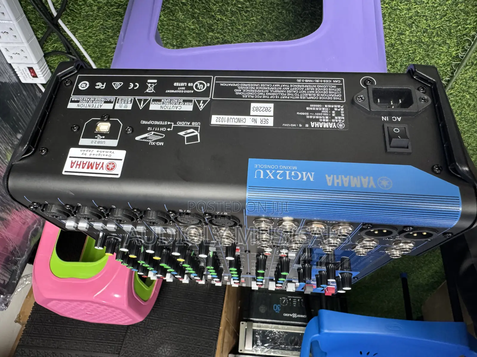 Yamaha Mg12xu 12-Input 4-Bus Analog Mixer With Effects