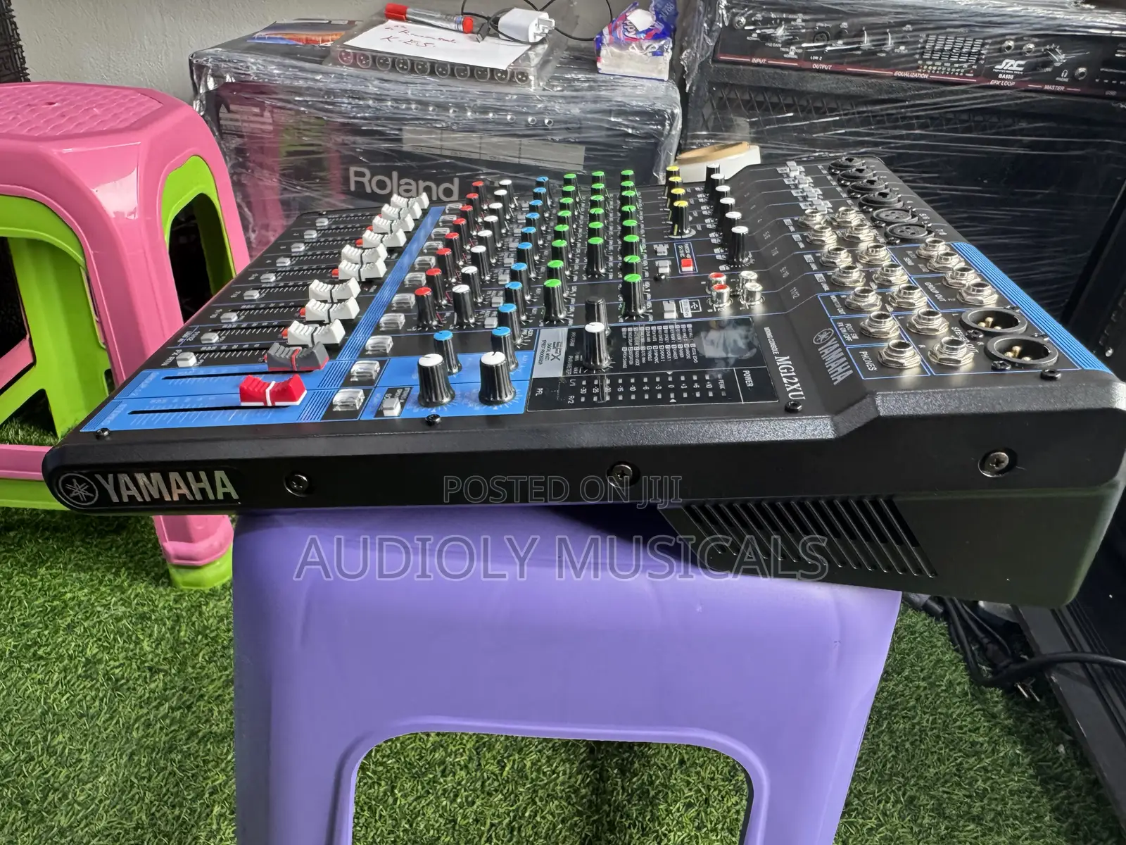 Yamaha Mg12xu 12-Input 4-Bus Analog Mixer With Effects