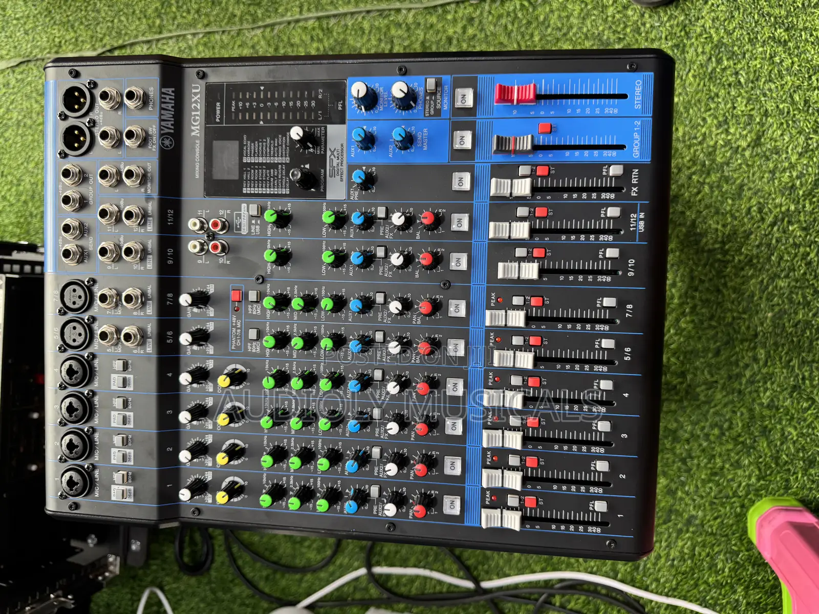 Yamaha Mg12xu 12-Input 4-Bus Analog Mixer With Effects