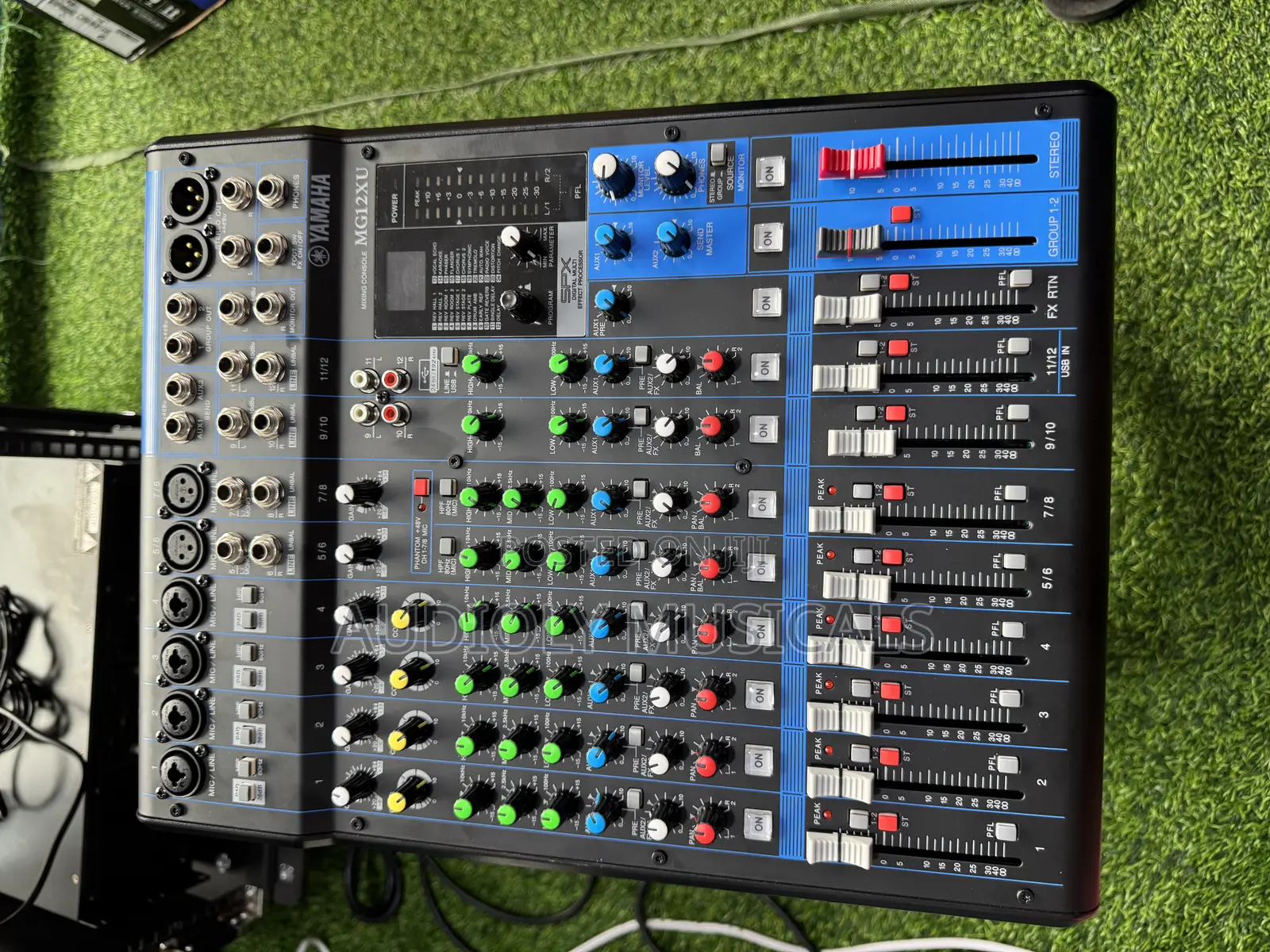 Yamaha Mg12xu 12-Input 4-Bus Analog Mixer With Effects