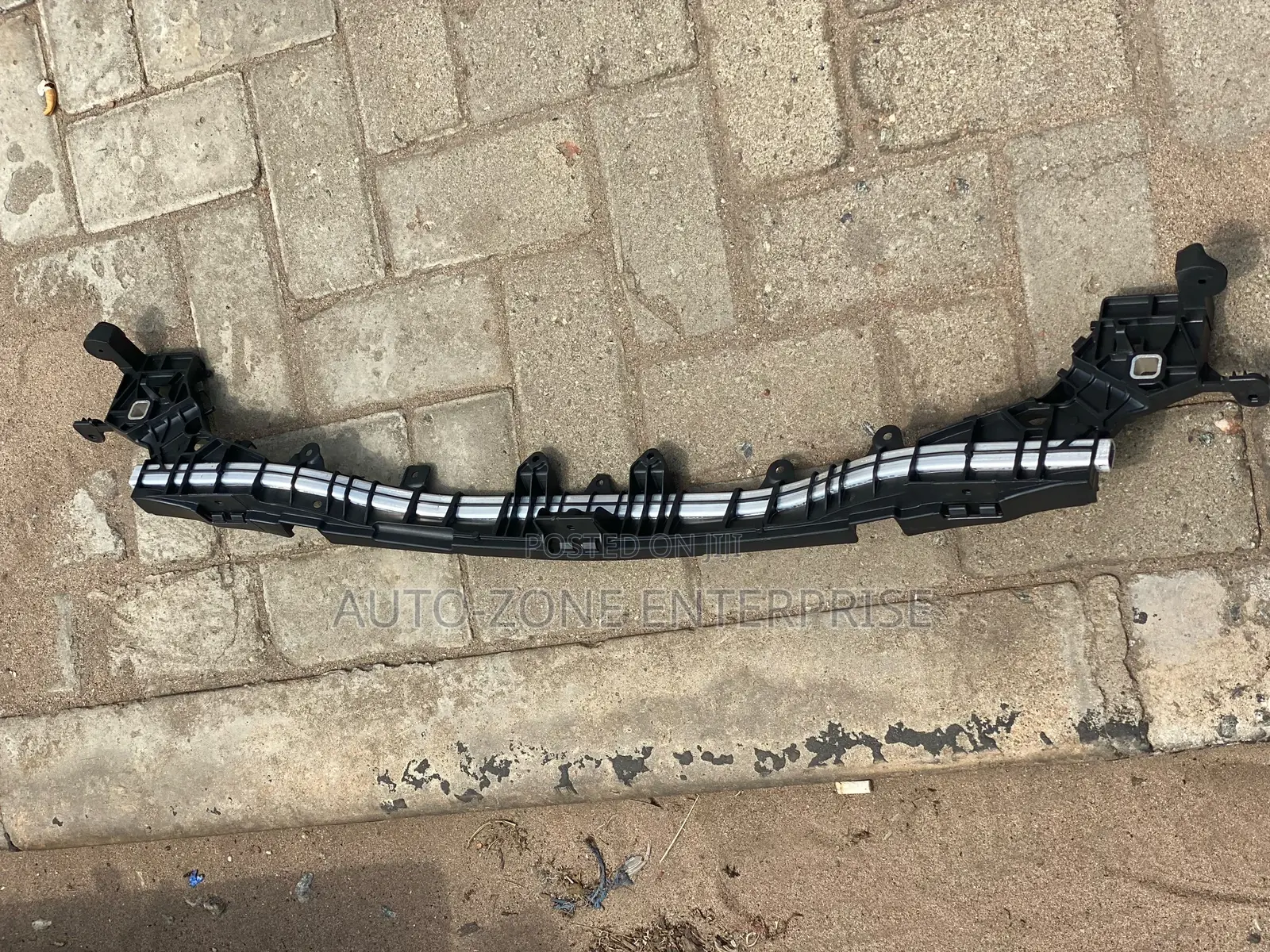 Mercedes Benz C300 2016 2017 2018 2019 Front Grille Bracket
