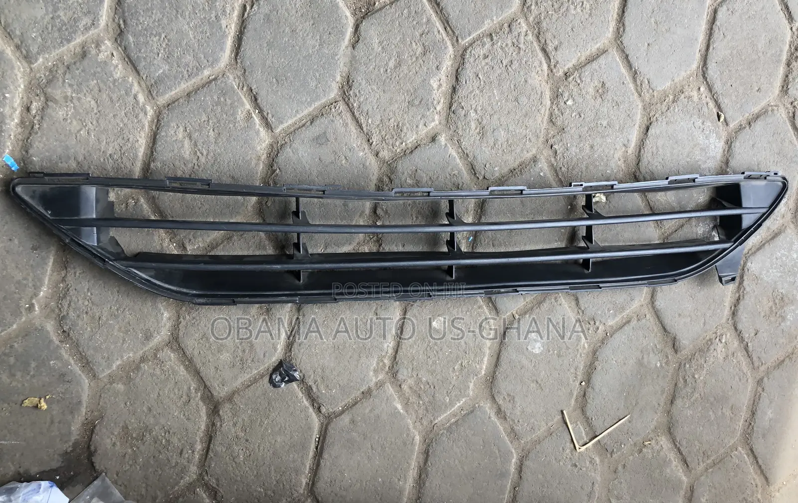 Nissan Rogue 2017 2018 2019 Front Bumper Lower Grille