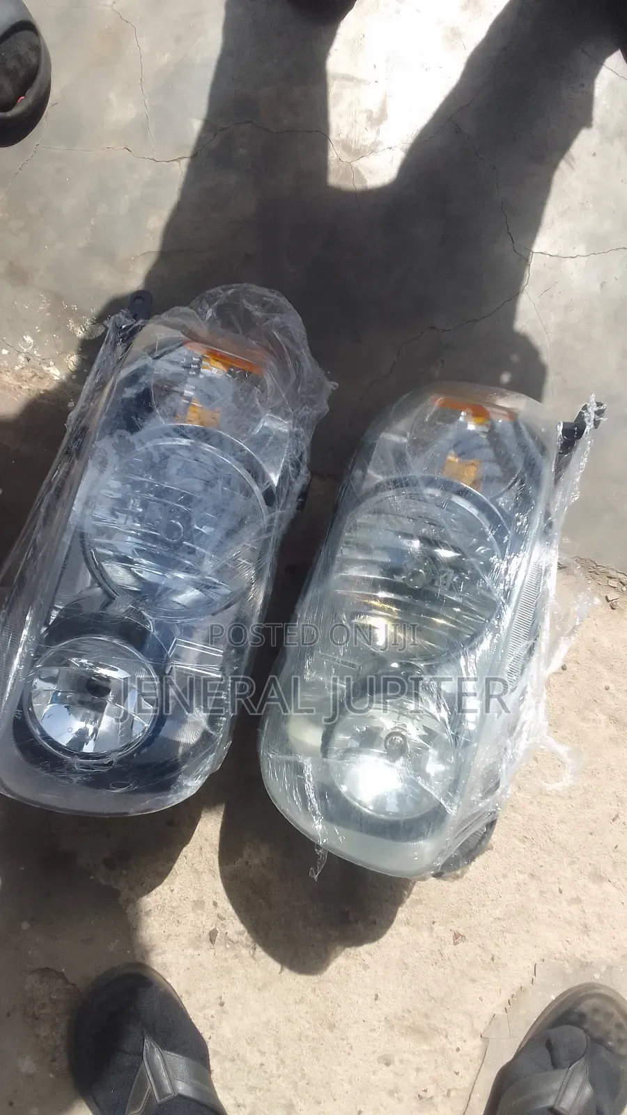 Ford Escape 2002-2007 Headlight Pair.