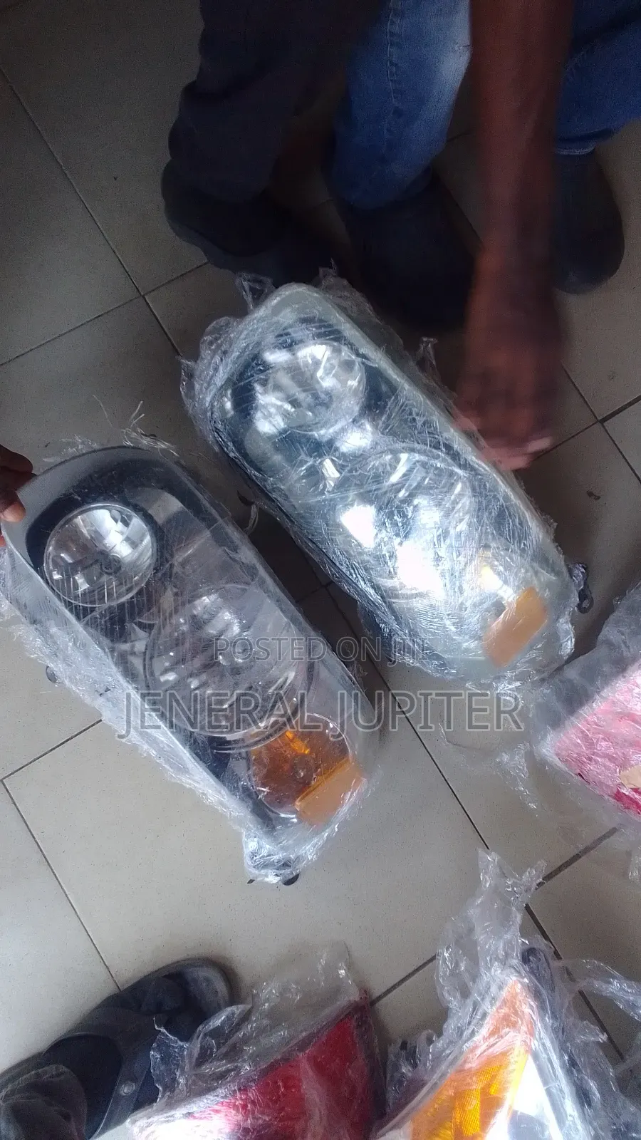 Ford Escape 2002-2007 Headlight Pair.