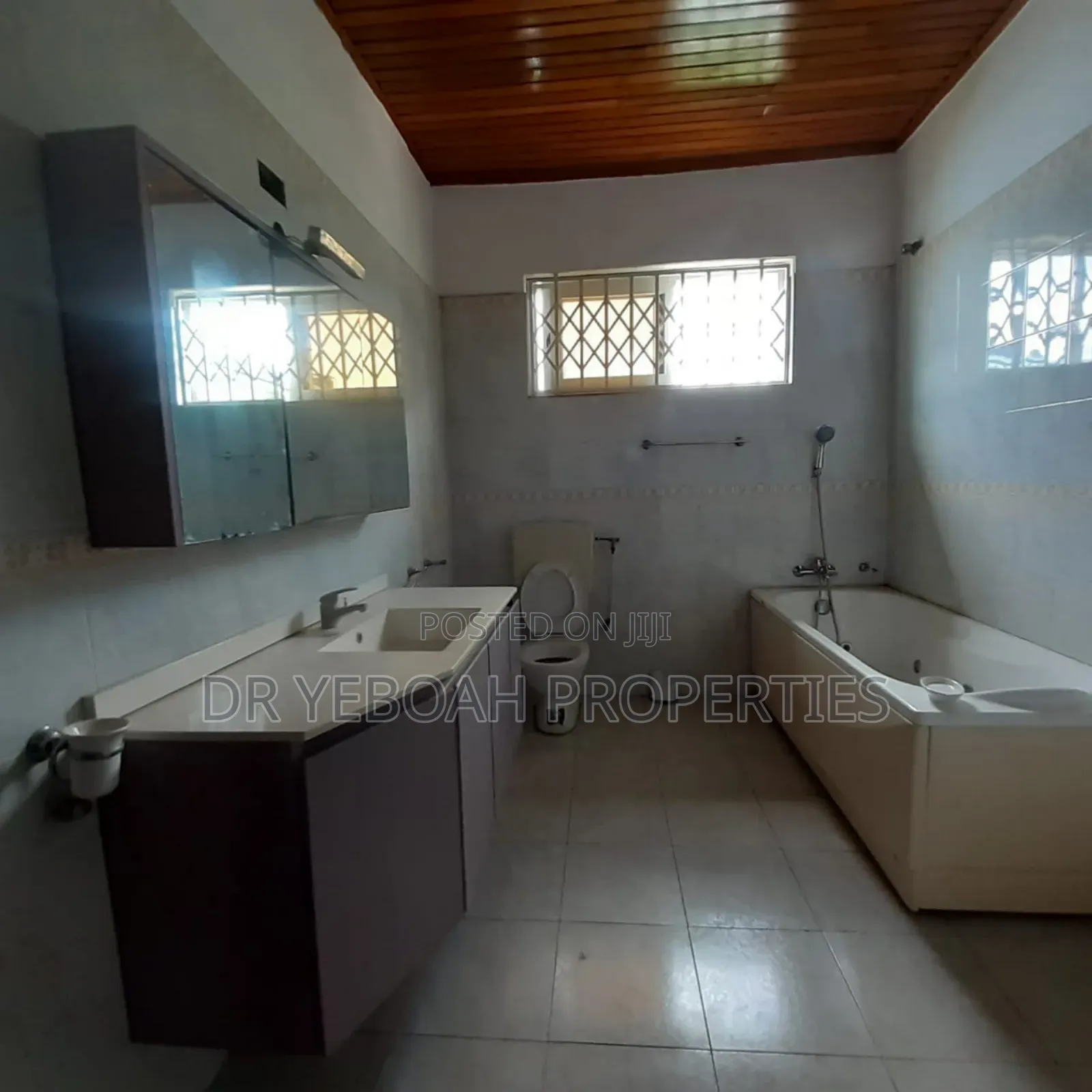 6bdrm Maisonette in Spintex:- 6 Bedrooms for rent