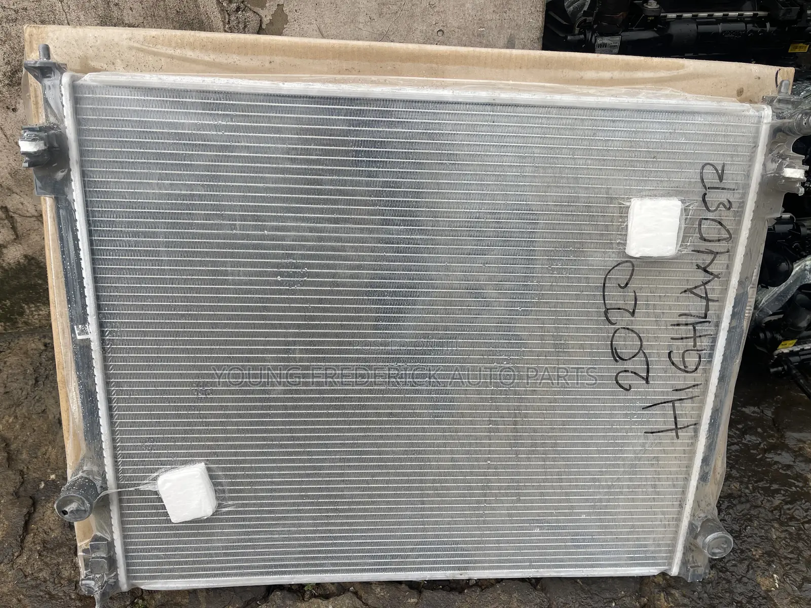 Toyota Highlander 2020 2021 2022 Radiator/Tank