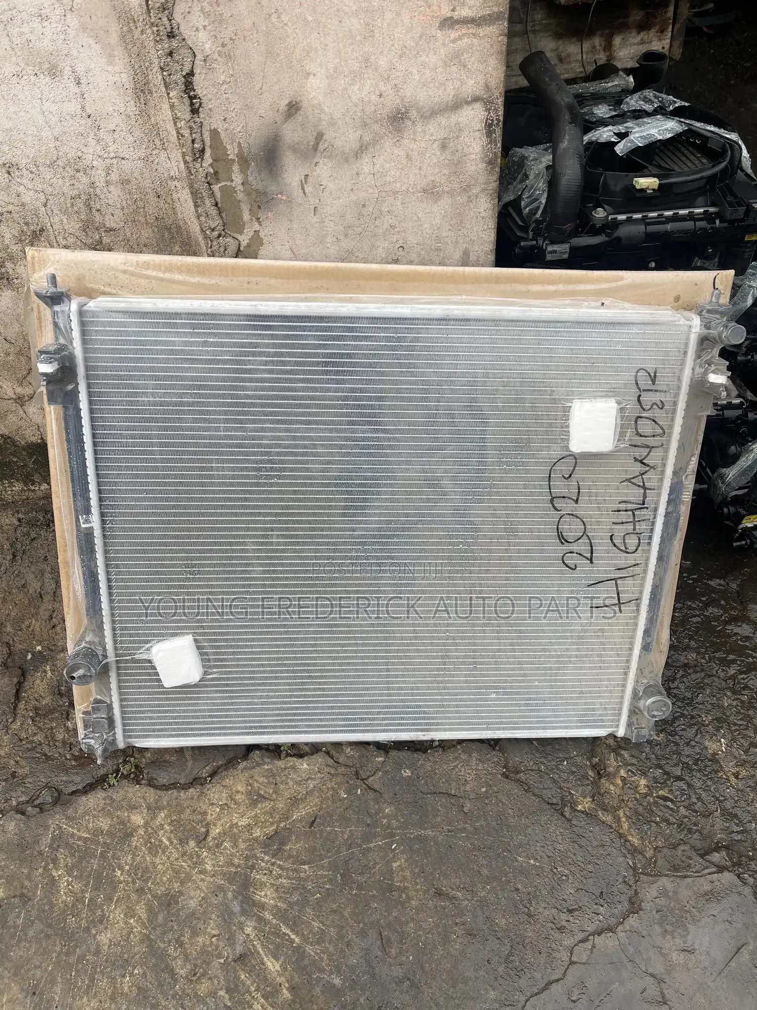 Toyota Highlander 2020 2021 2022 Radiator/Tank