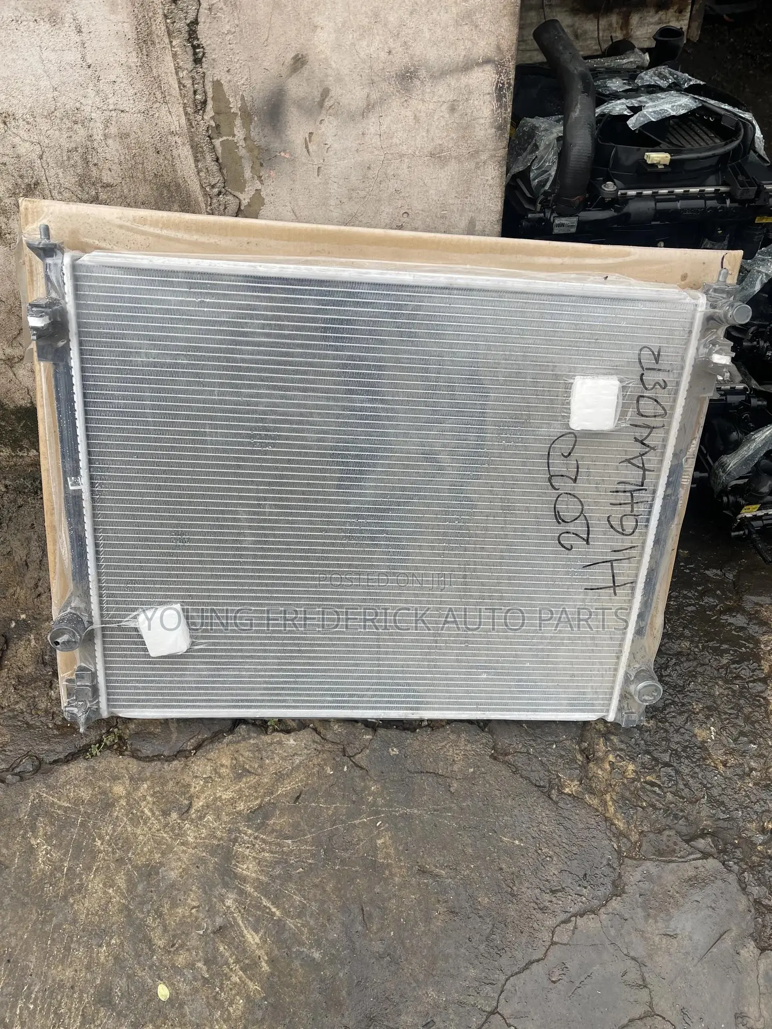 Toyota Highlander 2020 2021 2022 Radiator/Tank