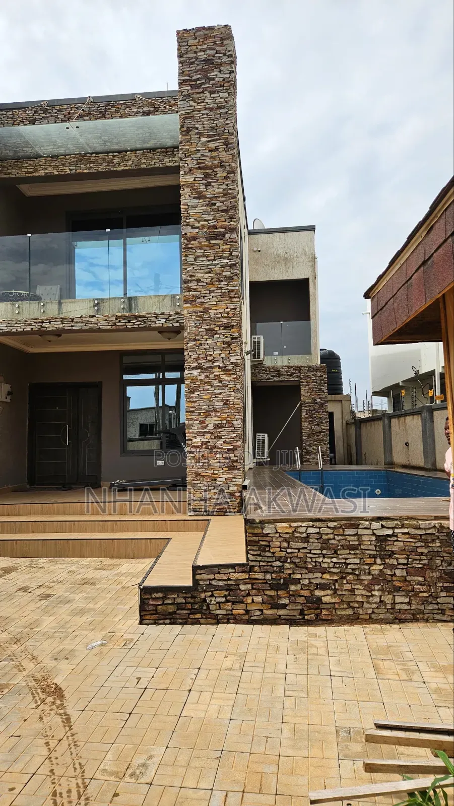 5bdrm House in Klagon, Tema Metropolitan for sale