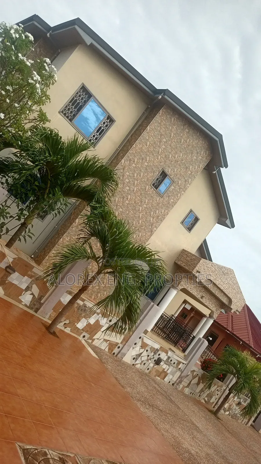 5bdrm Duplex in Gated Community, Oyarifa for rent