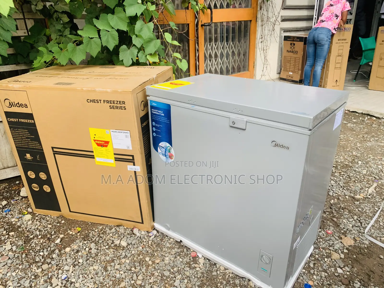 2 Star Rated Midea 198 Litres Chest Freezer
