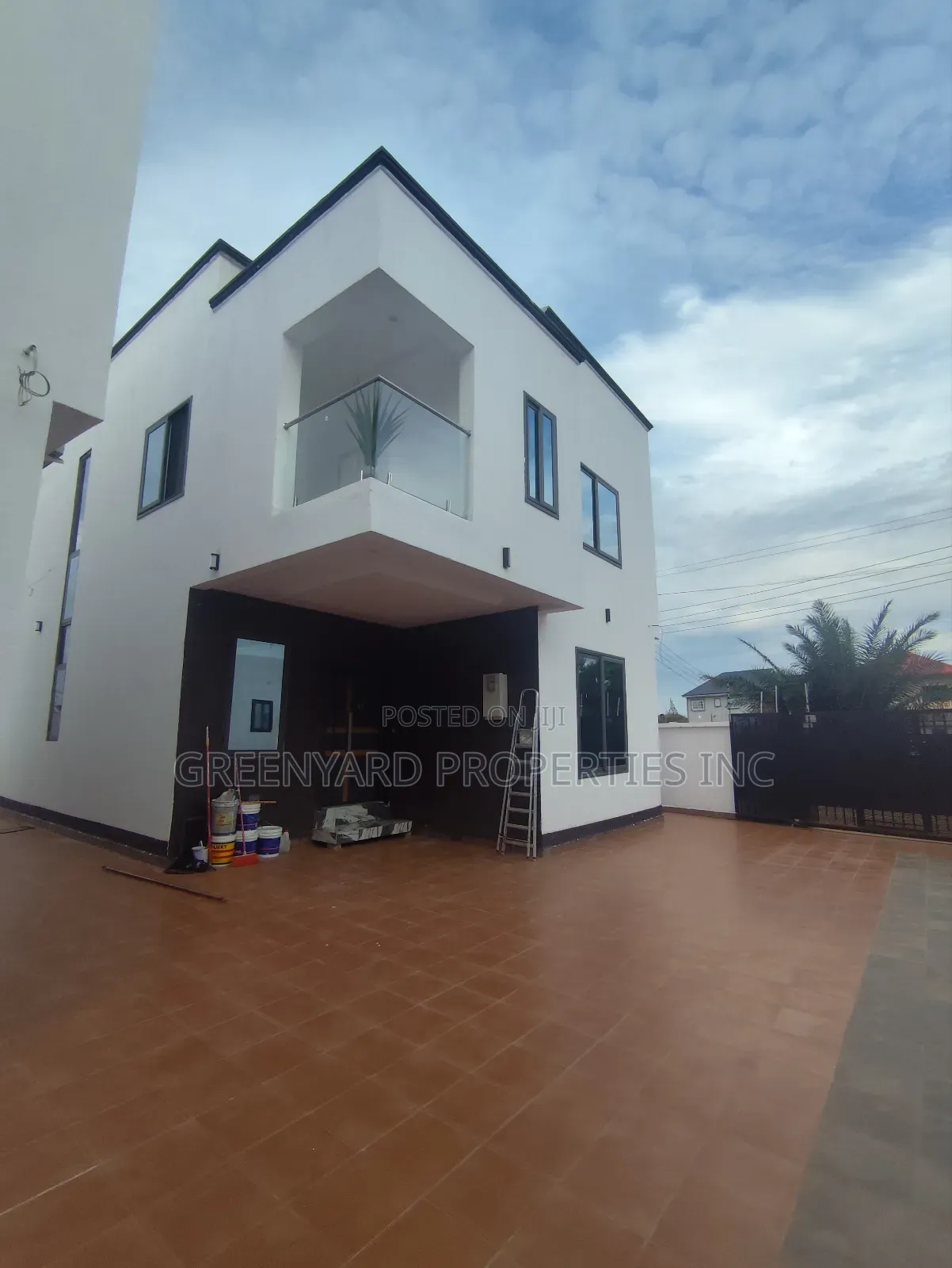 3bdrm Townhouse/Terrace in School Junction, Ashaley Botwe for sale
