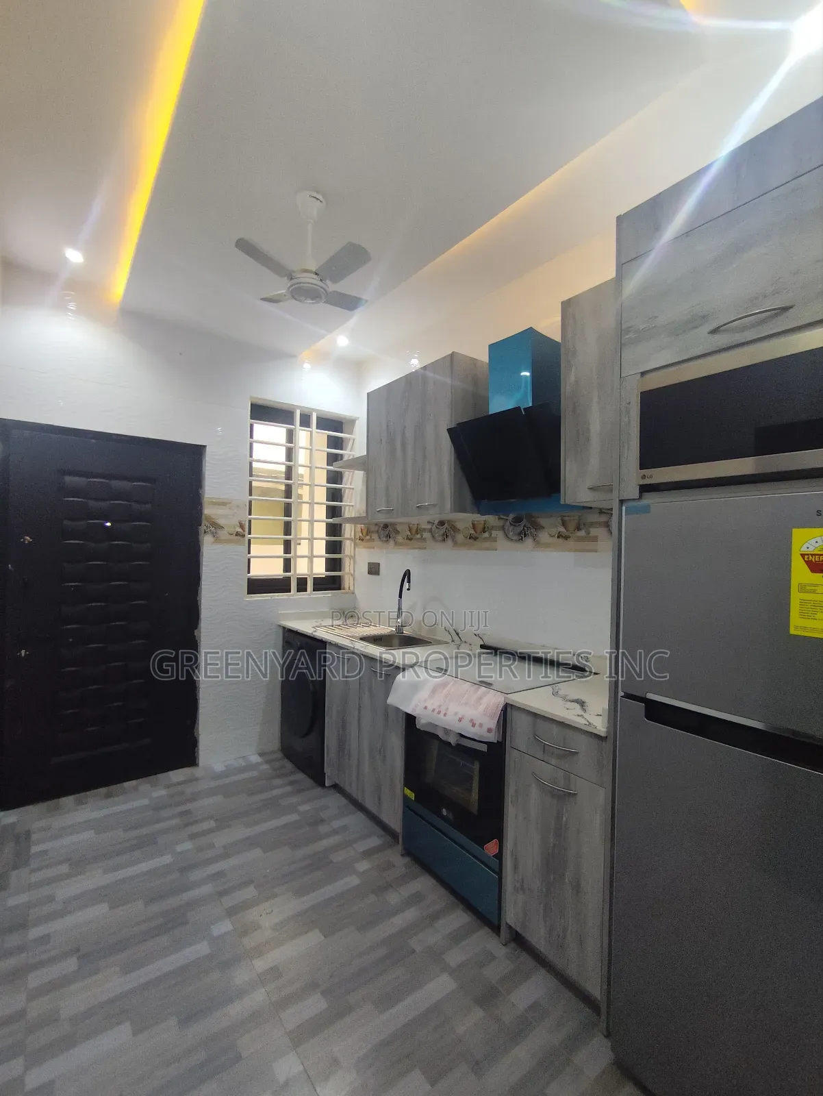 3bdrm Townhouse/Terrace in School Junction, Ashaley Botwe for sale