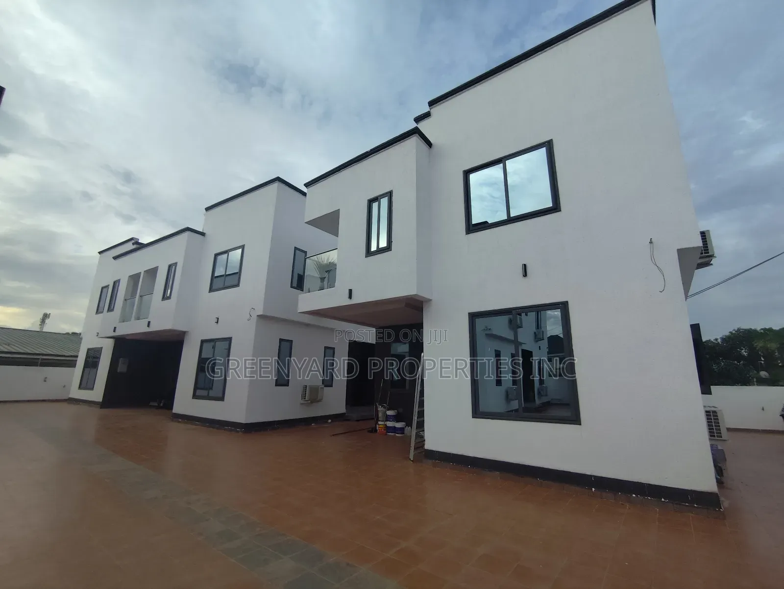 3bdrm Townhouse/Terrace in School Junction, Ashaley Botwe for sale