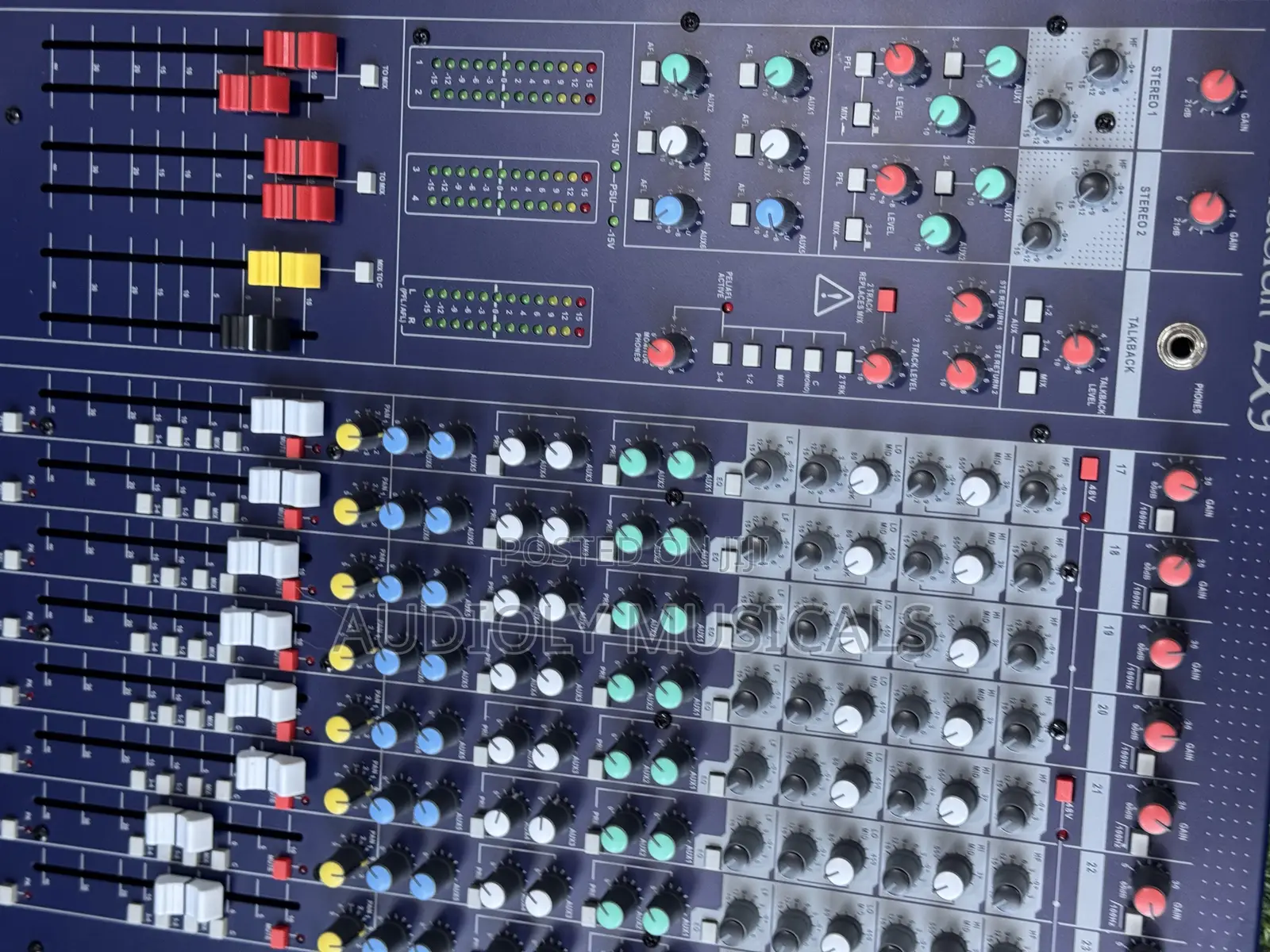 Soundcraft Signature 24-Channel Mixer