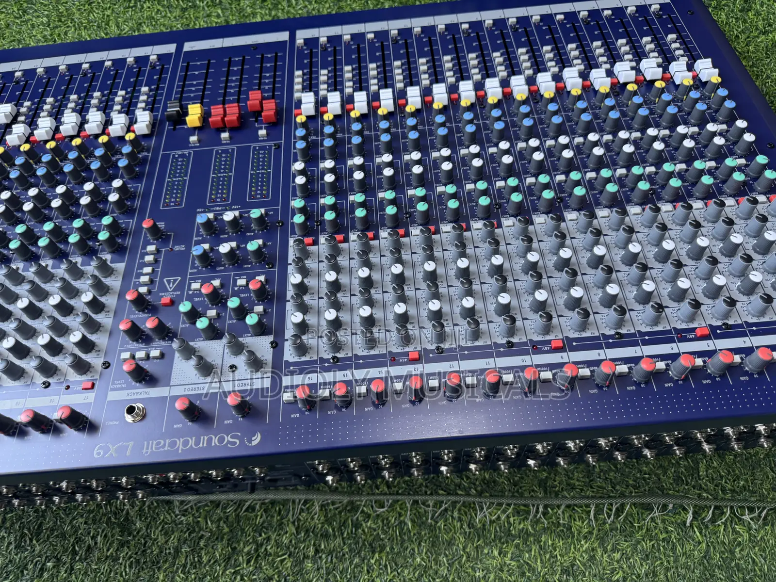 Soundcraft Signature 24-Channel Mixer