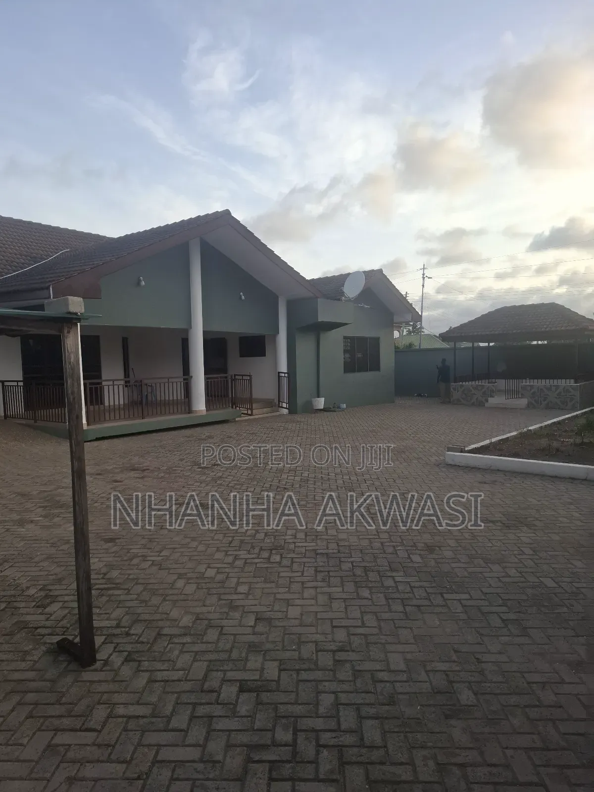 5bdrm House in Ccommunity 12, Tema Metropolitan for rent