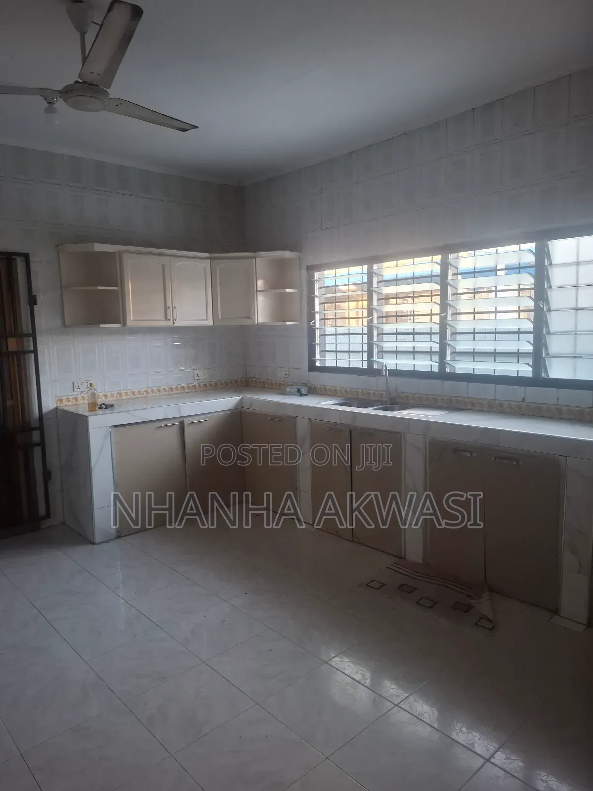 5bdrm House in Ccommunity 12, Tema Metropolitan for rent