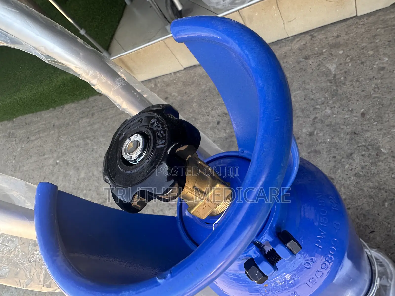 Oxygen Cylinder 10litres (With Trolley Regulator)