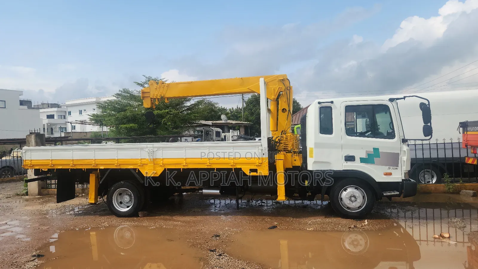 Hyundai 5 Ton Craine Car
