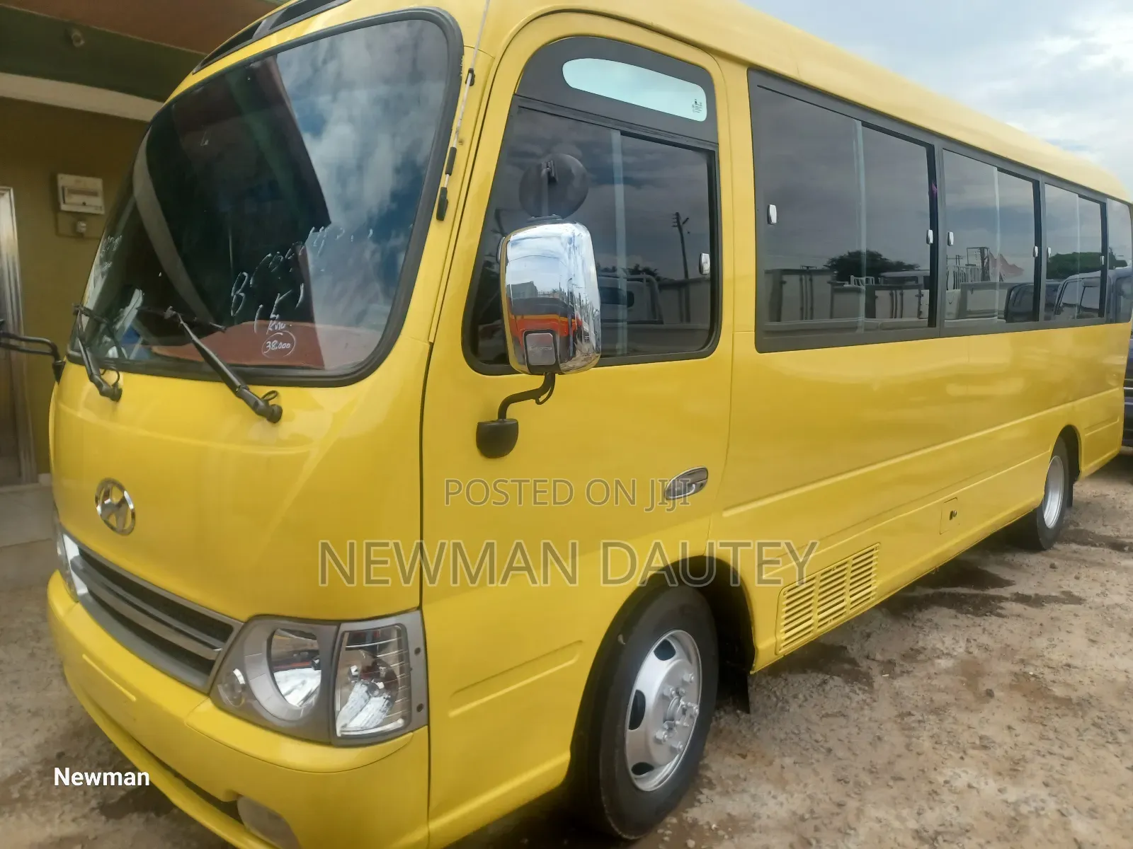 Hyundai County 2014 Yellow