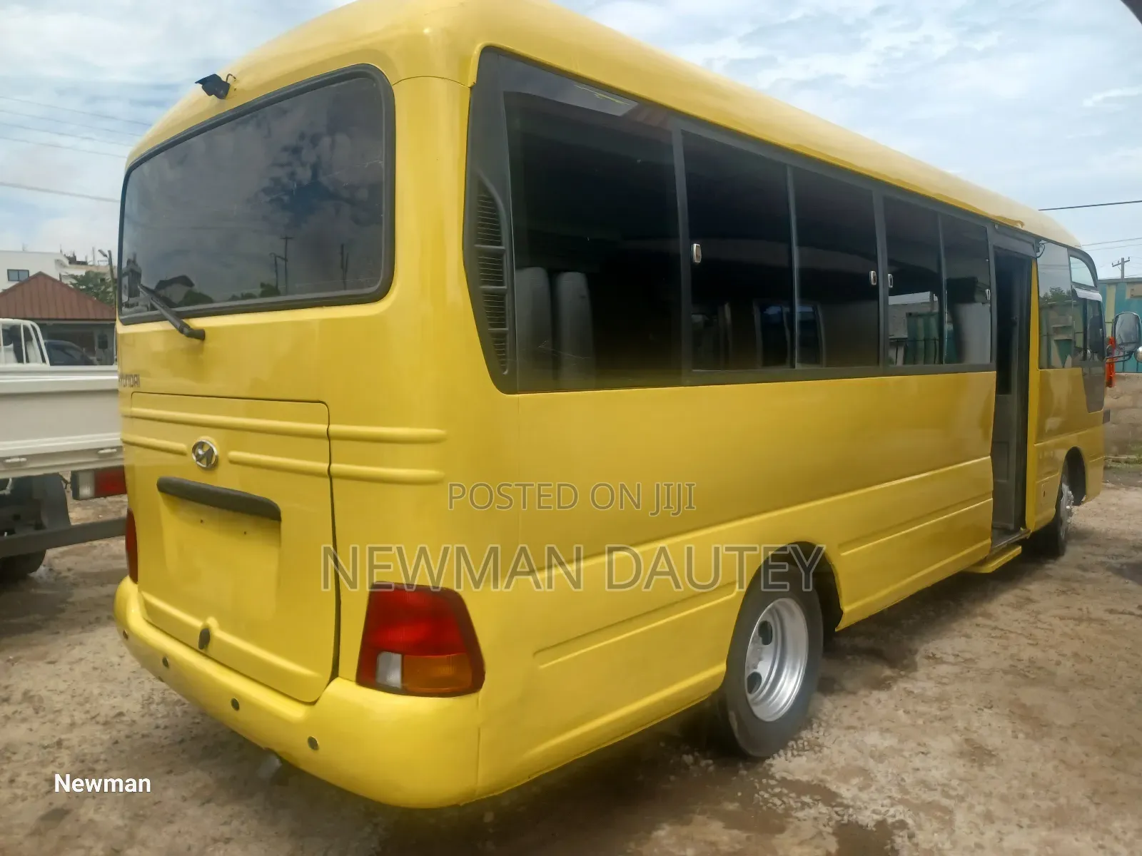 Hyundai County 2014 Yellow