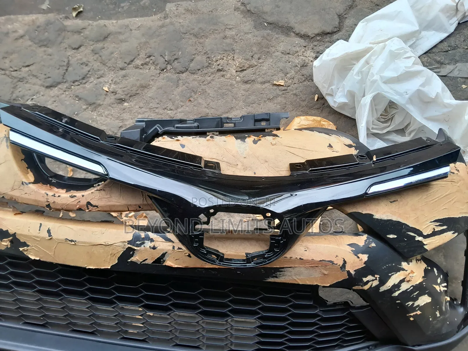 Toyota Rav4 2016,2017,2018,2019 Top Grille/Shell