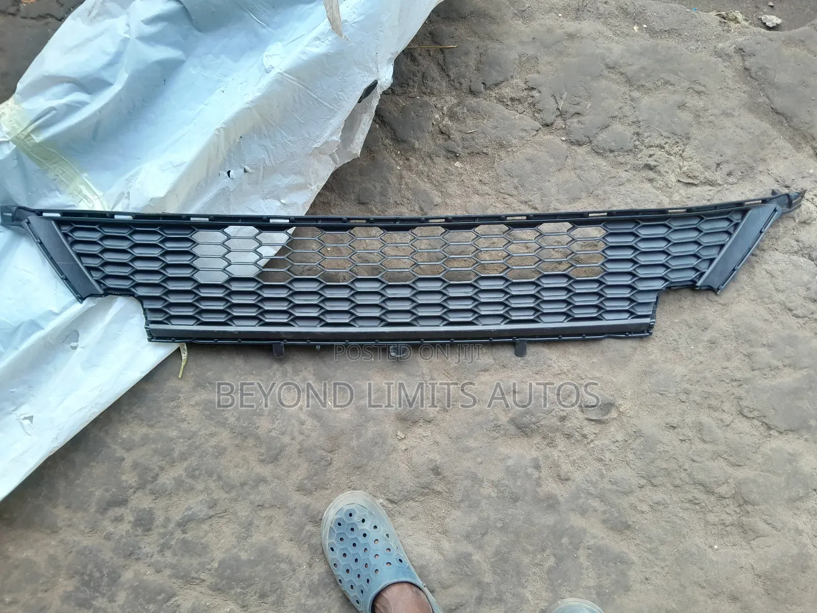 Toyota Rav4 2016,2017,2018 Down Grille/ Bumper Grille Xle