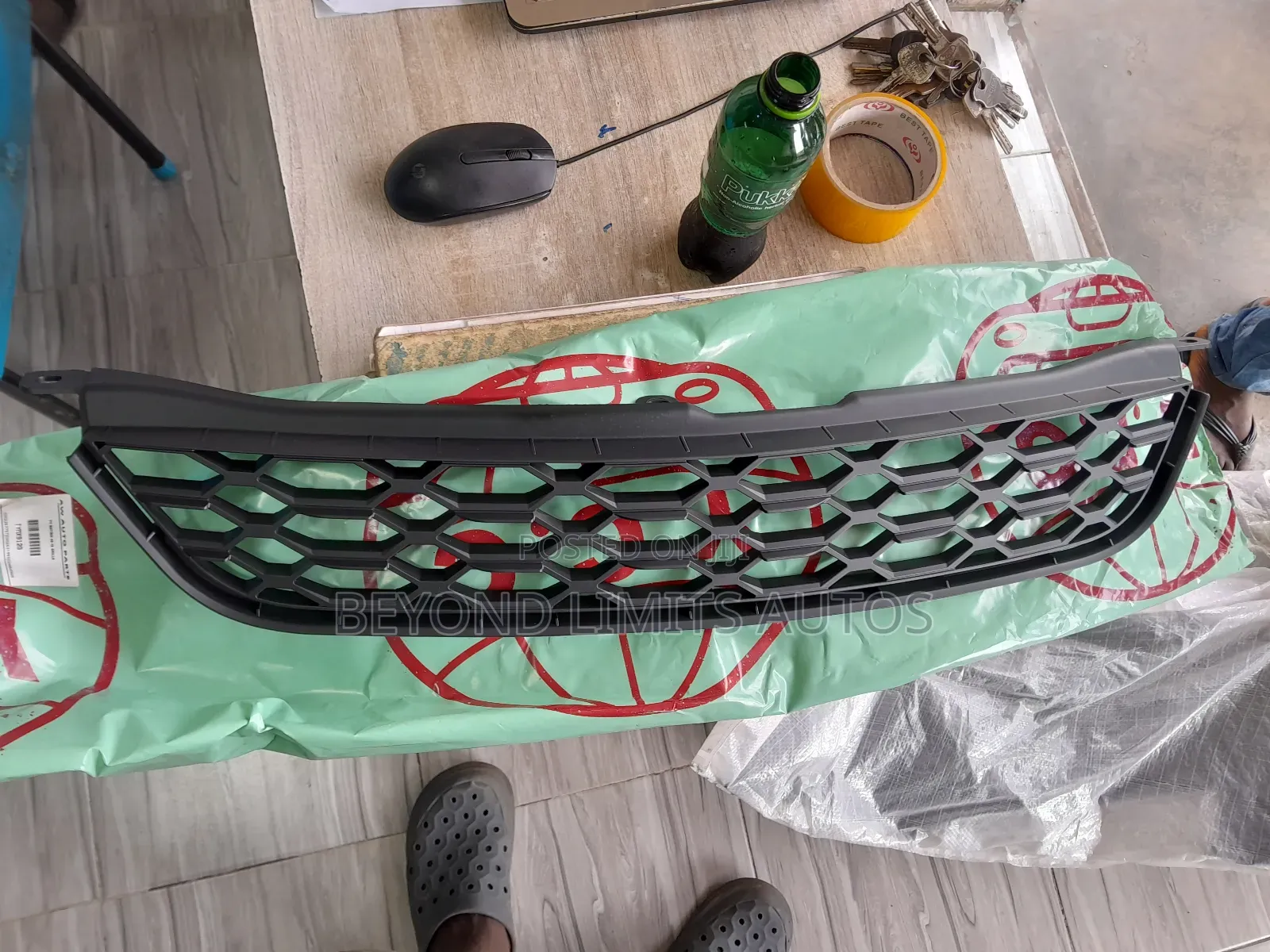 Toyota Matrix 2009,2010,2011,2012 Top Grille/Top Shell