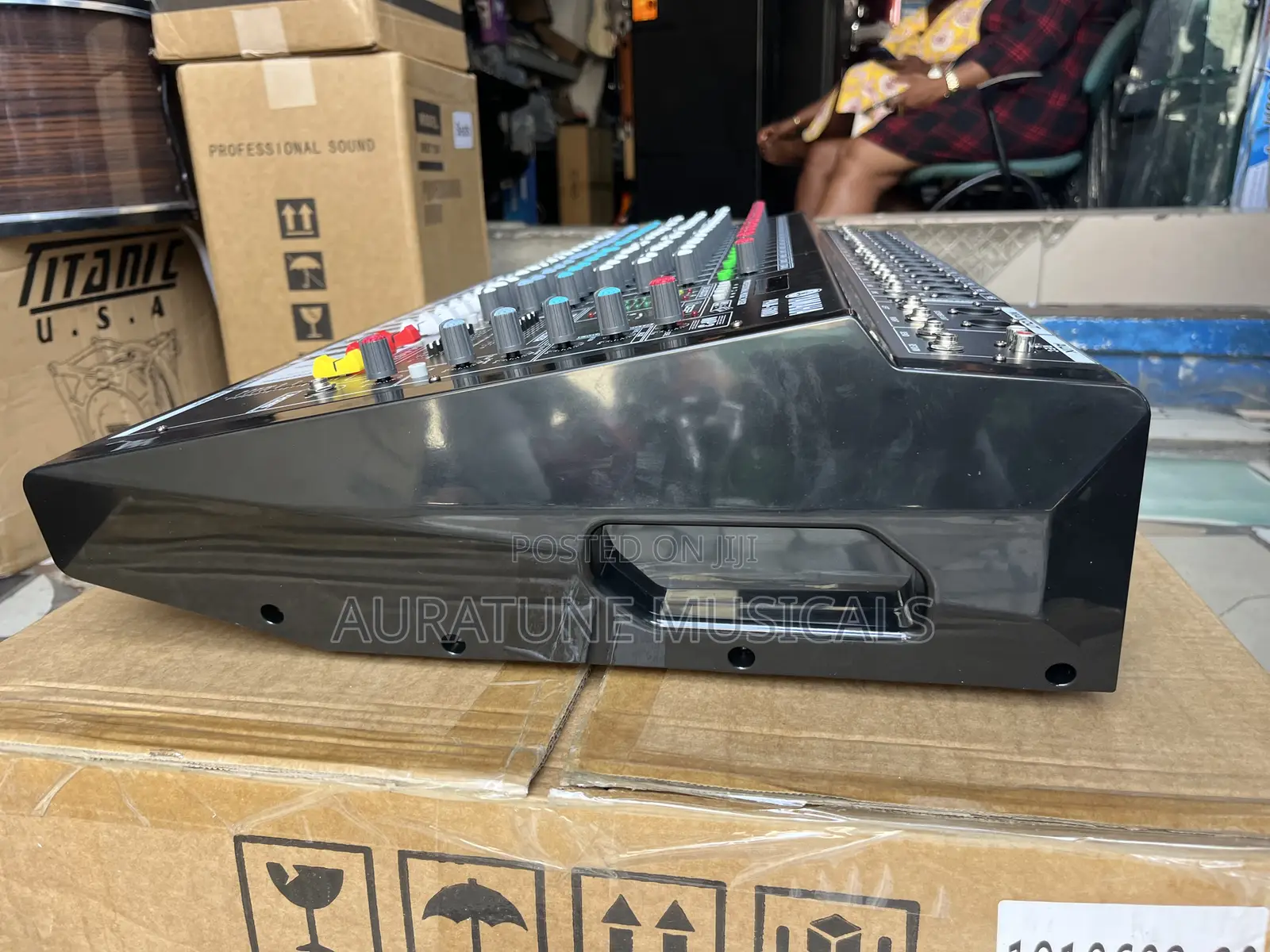 Yamaha Powered Mixer 16-Channel
