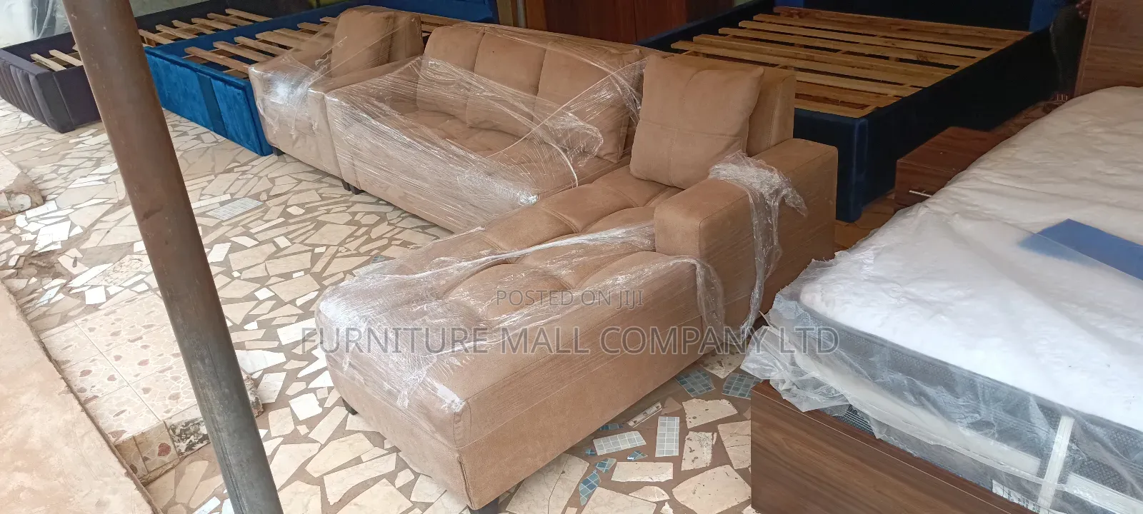 Classical Kings Sofa 🛋Available As Seen 💯💯💯😍😍😍. Free