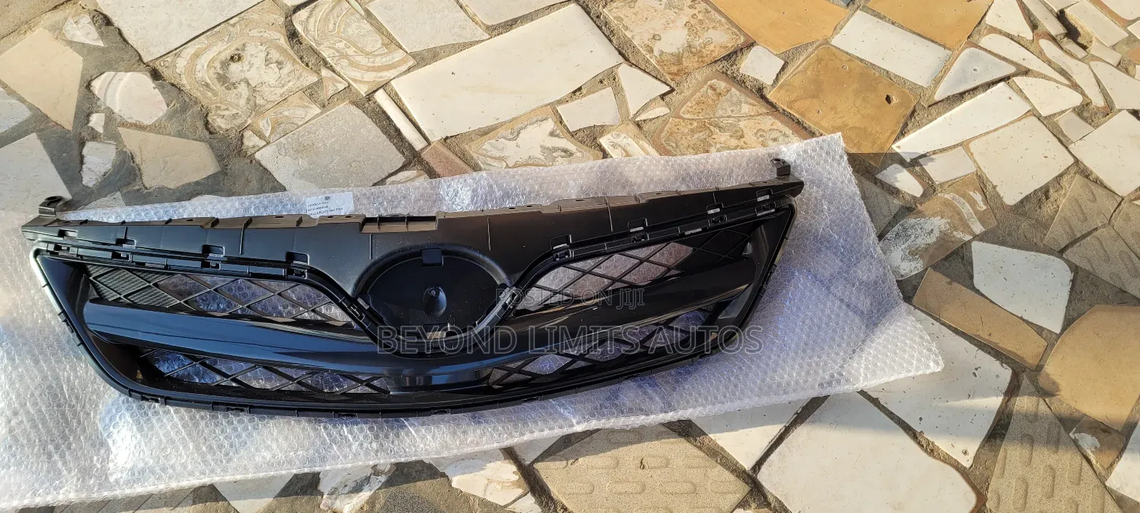 Toyota Corolla 2011,2012,2013 Top Grille / Top Shell