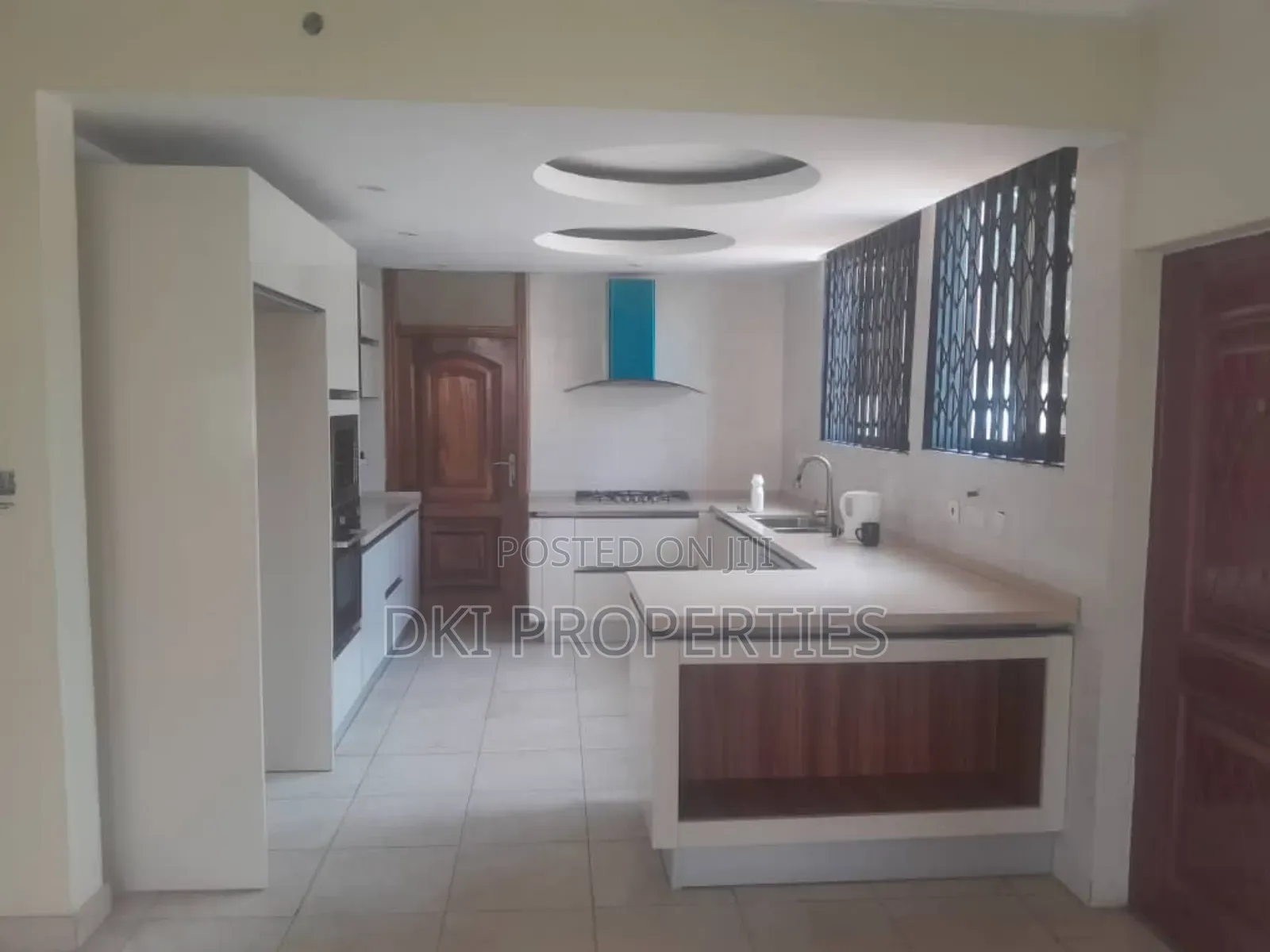 8bdrm House in Dki Properties, Community 25 for sale