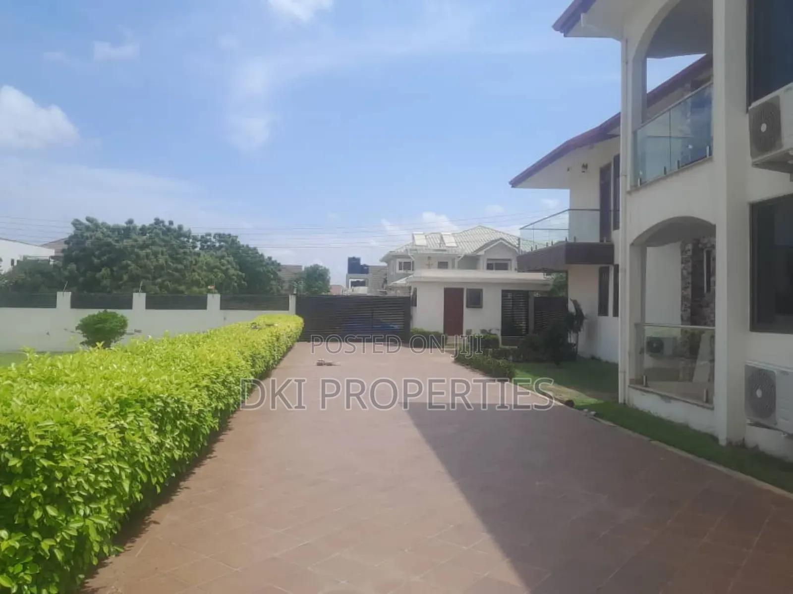 8bdrm House in Dki Properties, Community 25 for sale
