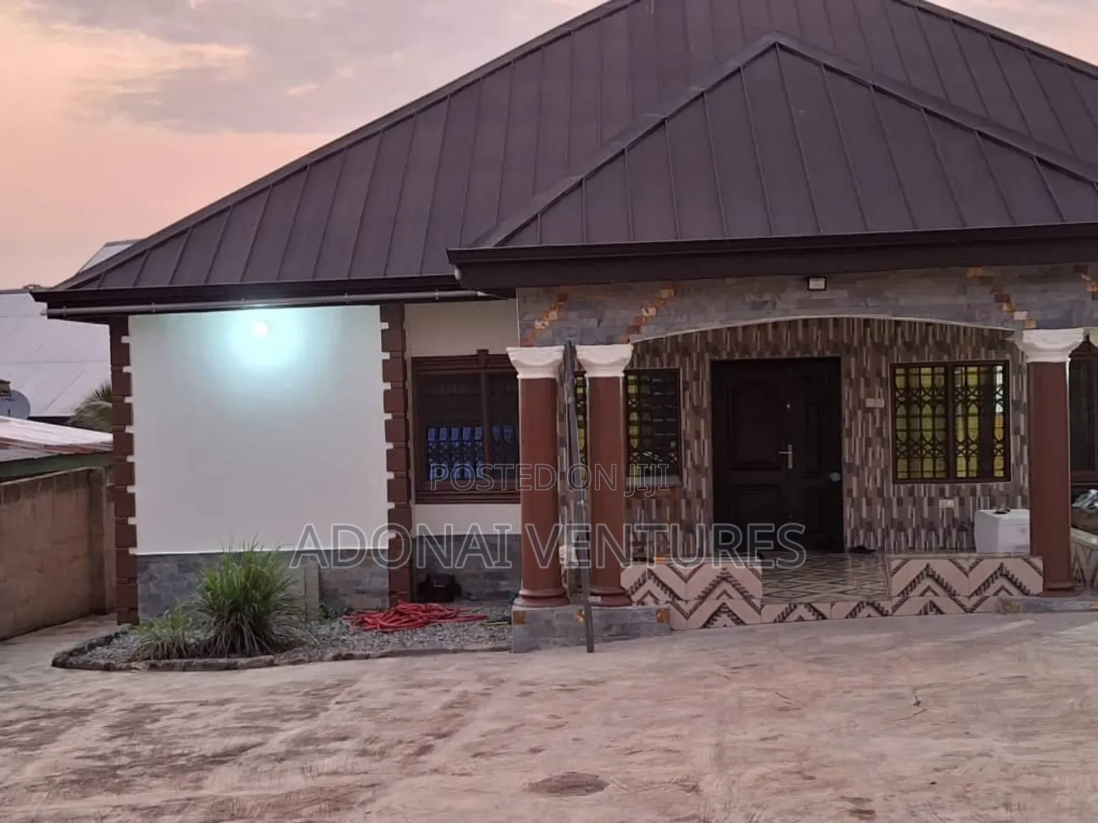 3bdrm House in Ejisu Kropa, Kumasi Metropolitan for sale