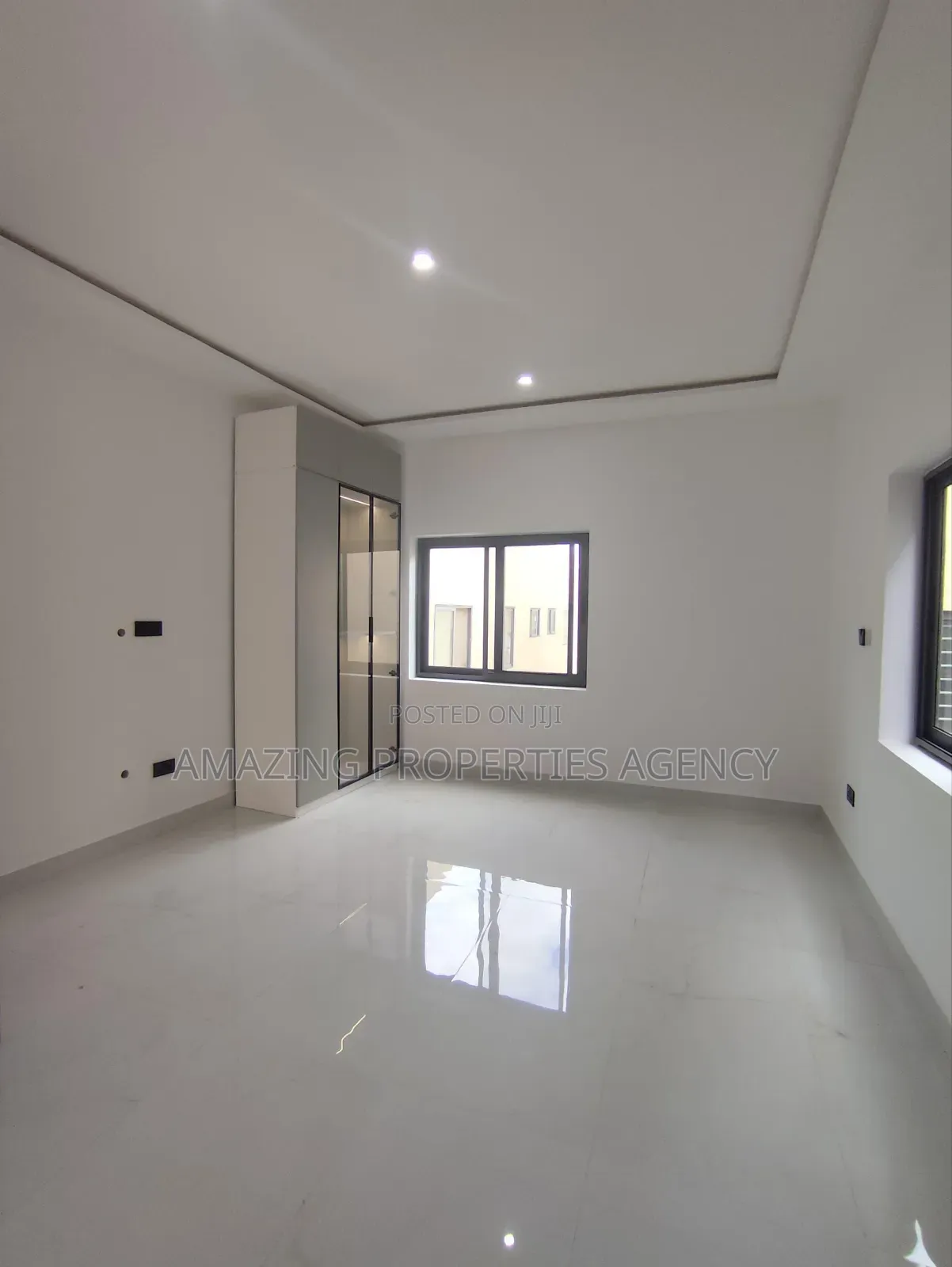 Office Complex for Sale at Hatso