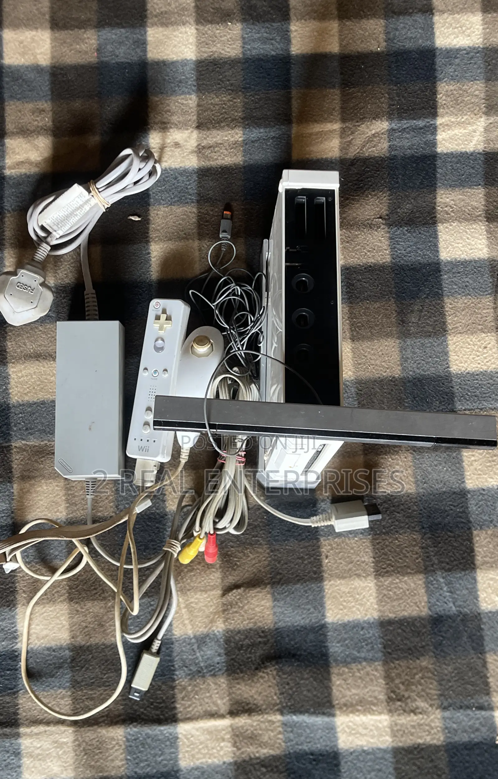 Complete Nintendo Wii Console With Pokémon Battle Game Game