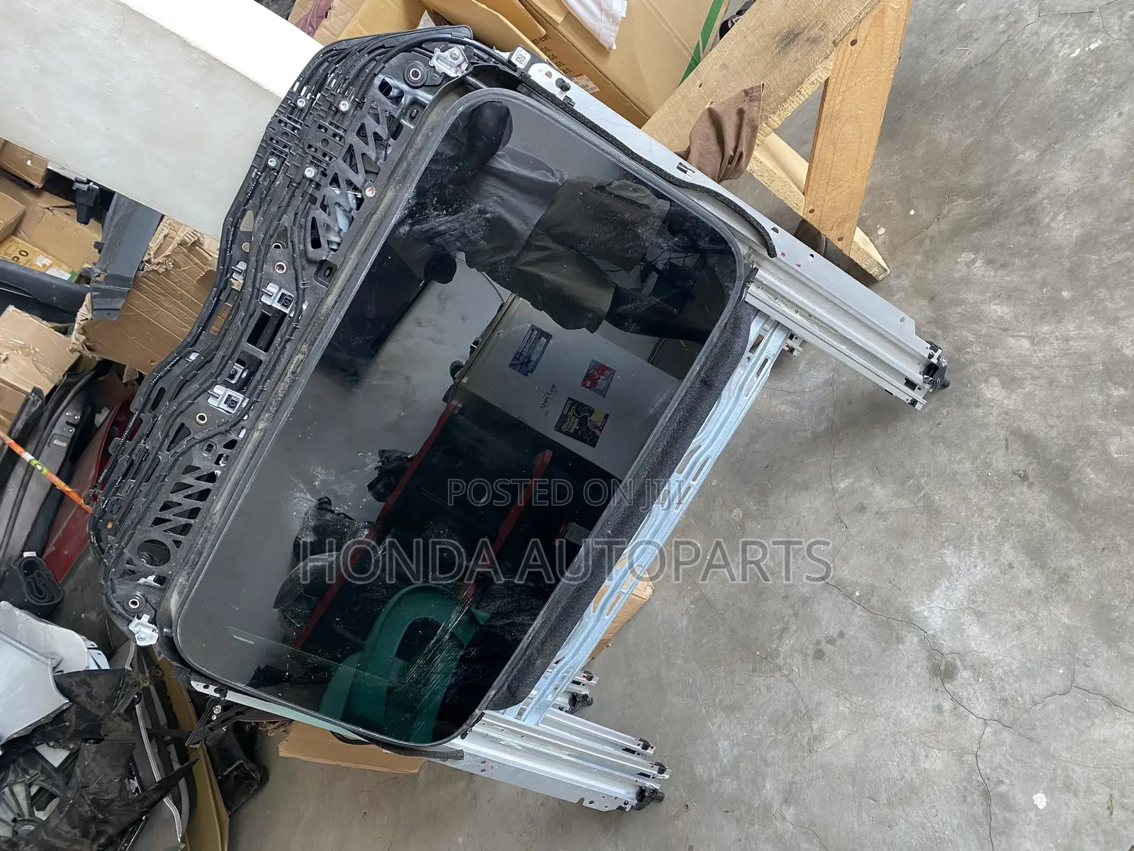 Honda CRV 2017 to 2025 Sunroof Available.