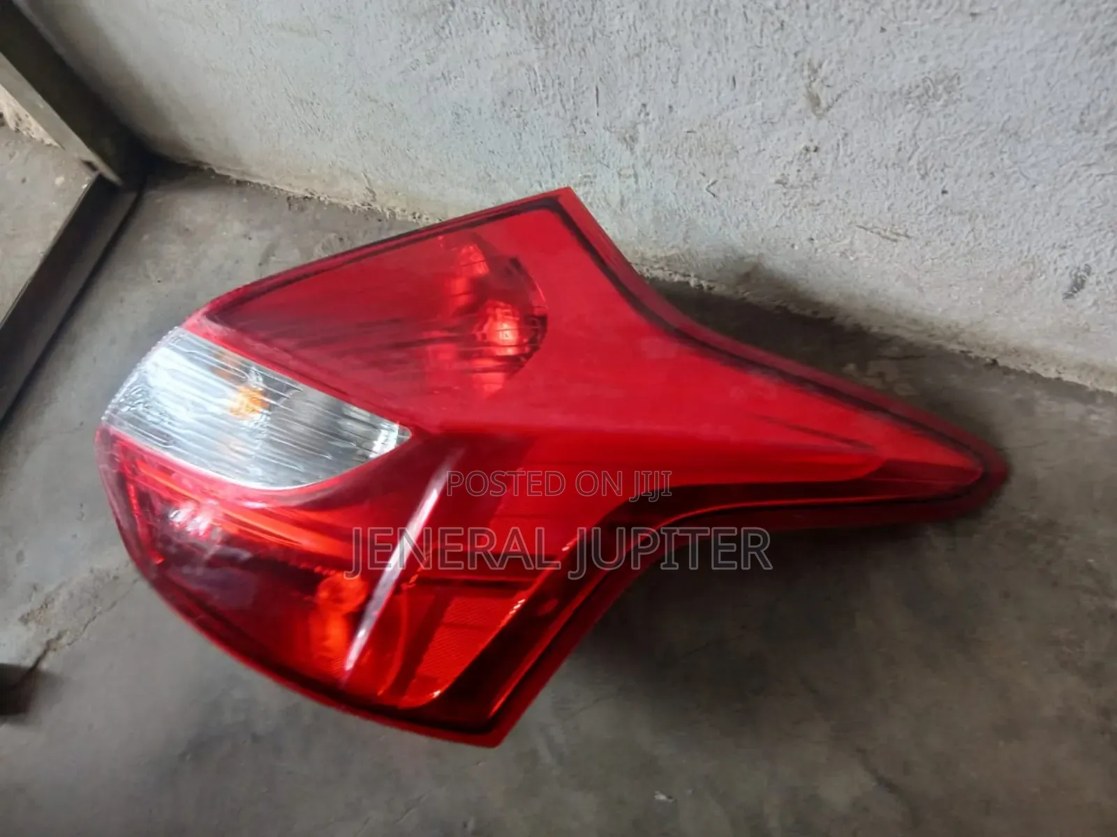 Ford Focus 2011,2012,2013 Tail Light Pair(Hatchback)