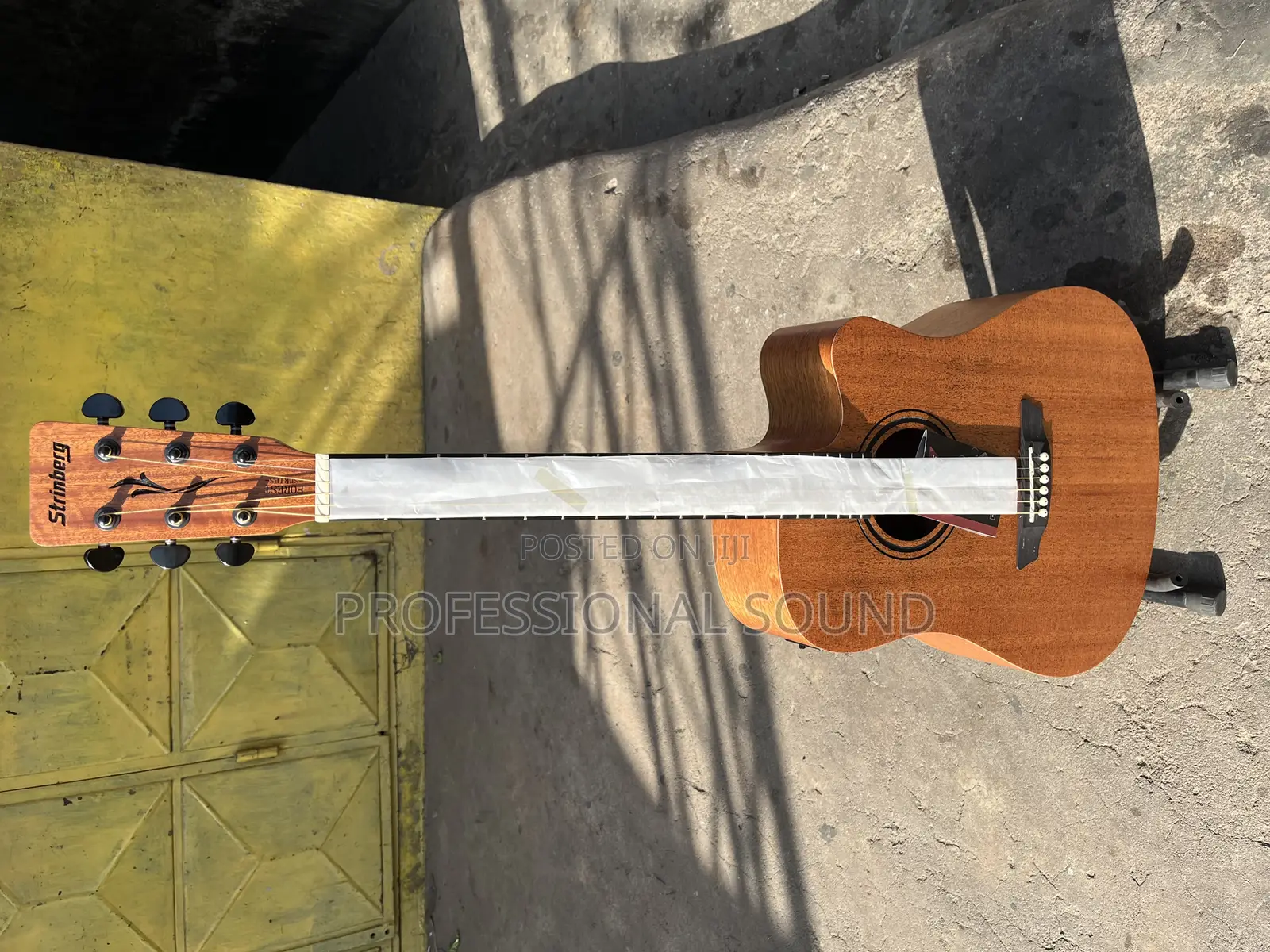 Acoustic Guitar (Strinberg)