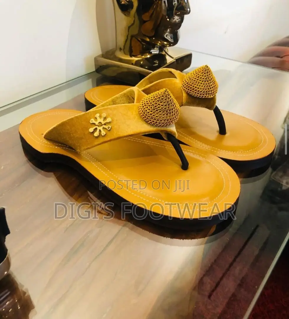 Gold Yellow Ahenfo Ahenema/Chawchaw Slipper