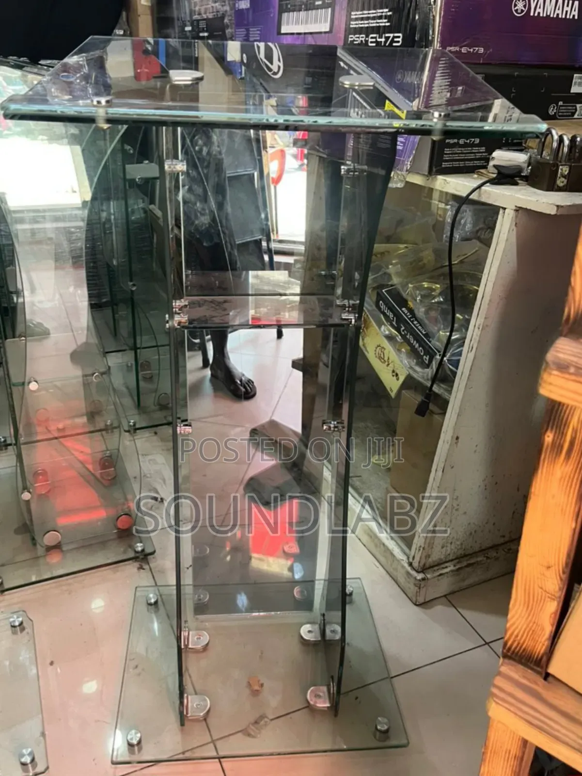 Faint Black Glass Pulpit